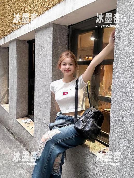 直达www.51吃瓜，黑料快递员上线，快来取件吧！