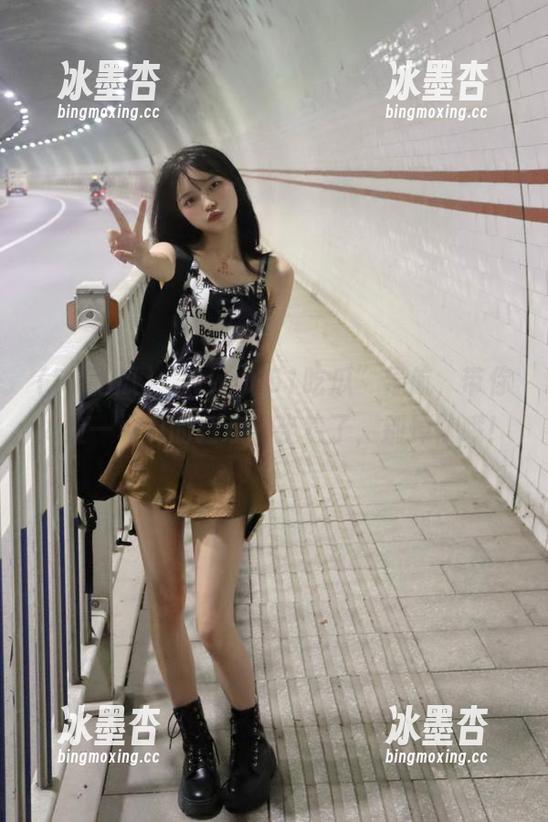 51吃瓜 “www.51吃瓜”导航,带你体验一场瓜的狂欢,坐稳了,别掉队哦!