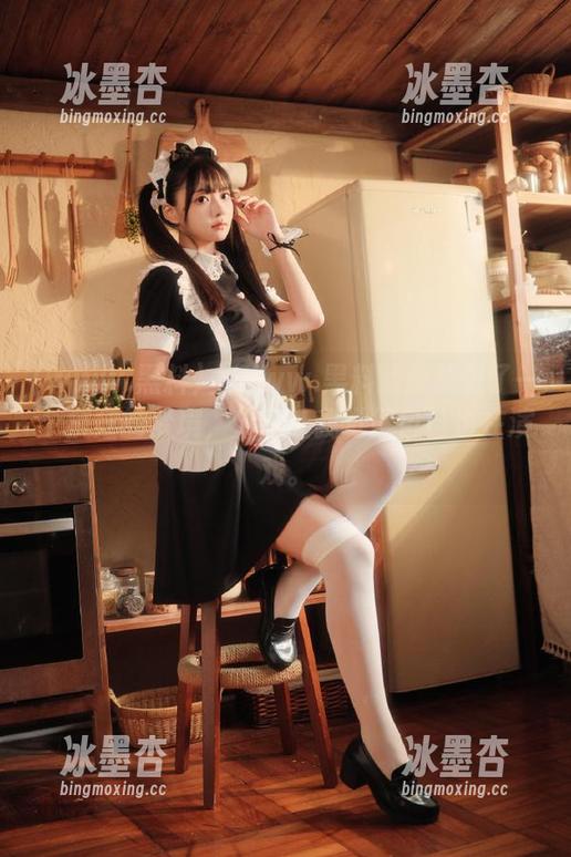 上www.黑料就像掉进了一个疯狂的梦境，分享让我觉得自己也在演戏。