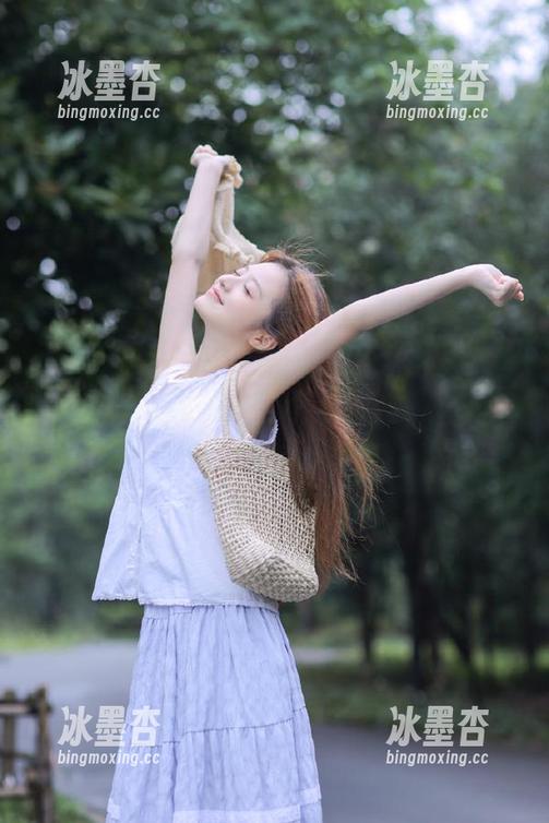 下载五一吃瓜，身临其境感受娜娜的瓜田八卦！