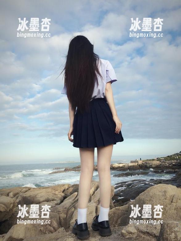 早餐没吃，瓜子都不香了，五一吃瓜app里娜娜这是在撩吗？