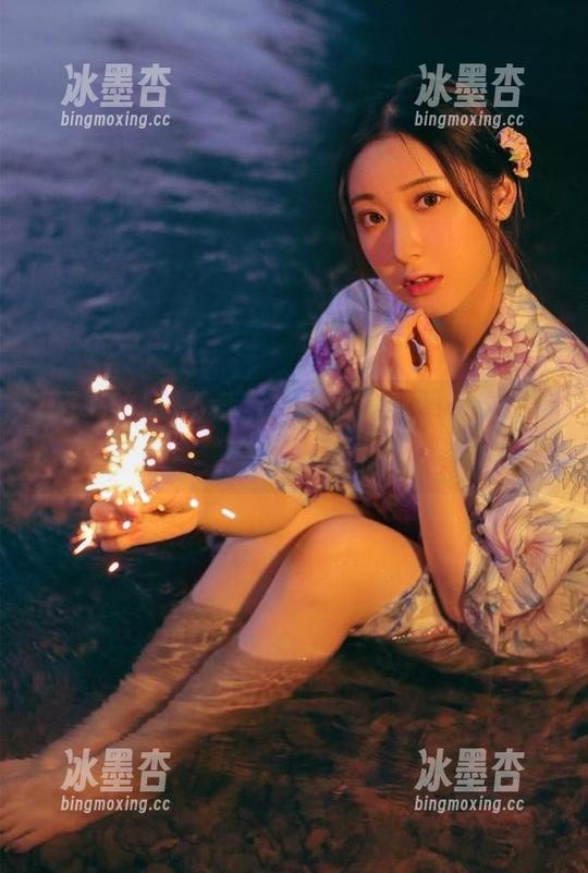 下载五一吃瓜，娜娜的奇妙午餐等你揭秘！