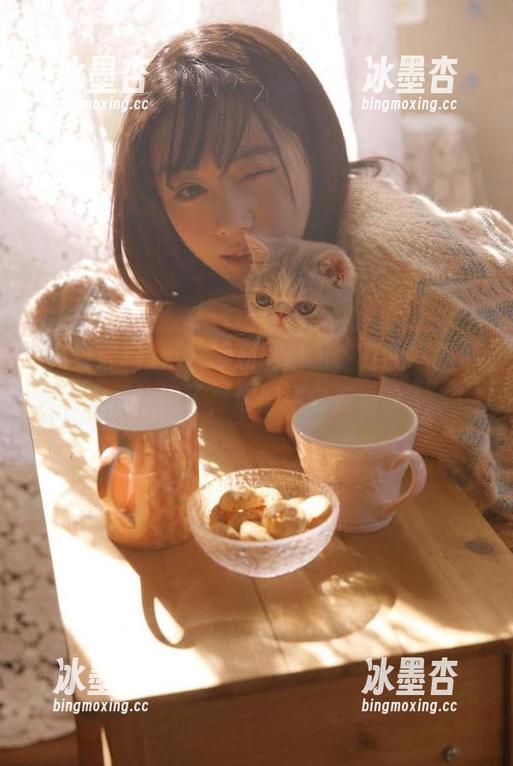 八哥黑料 八哥黑料网址上,连我家猫都来凑热闹了,你们猜它在看啥?