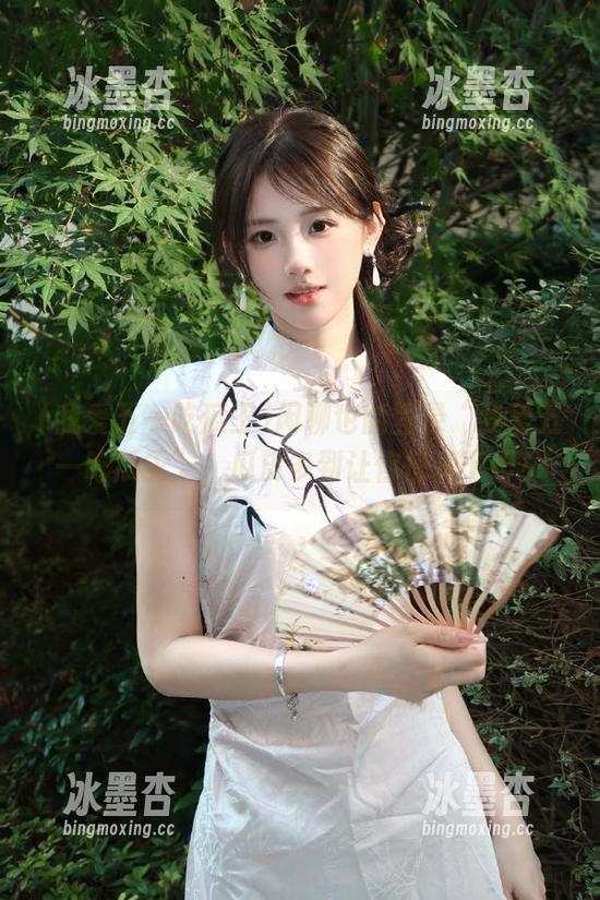 我爱五一吃瓜王 闲聊也能登录“我爱五一吃瓜王”,瓜皮多到让你惊掉下巴!