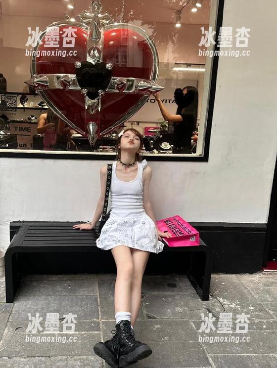 登录后，你会发现扒哥黑料原来是个“隐形富豪”教父！