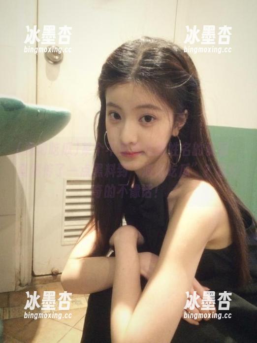 某个不愿意透露姓名的资源，竟然传了一点黑料到“泡泡吃瓜”？我好奇的不像话！