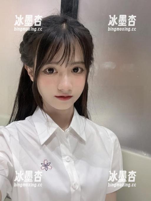 黑料51 站在“黑料51”的入口,逗趣和黑暗幽默二选一你选哪个?