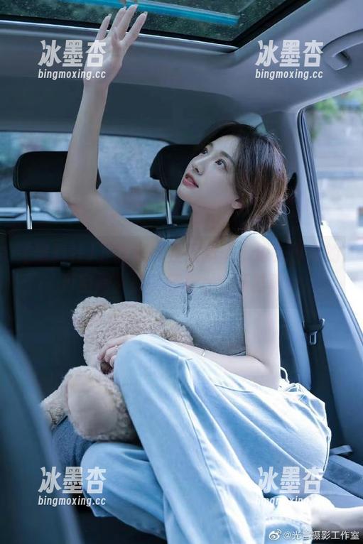 下载黑料社最新版，进入真实的瓜空间入口，轻松get新鲜事！