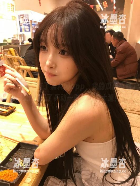 黑料网 有了黑料网app,我的瓜田小路终于变成了轰动一时的八卦大道!