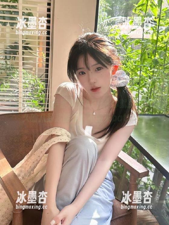 上手黑料网APP，你就拥有了永久的八卦超能力，不服来battle！